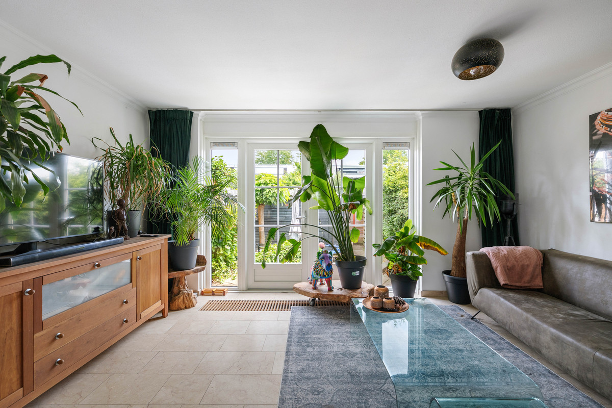 Tussenwoning te koop: Leonard Springerlaan 238, Deventer
