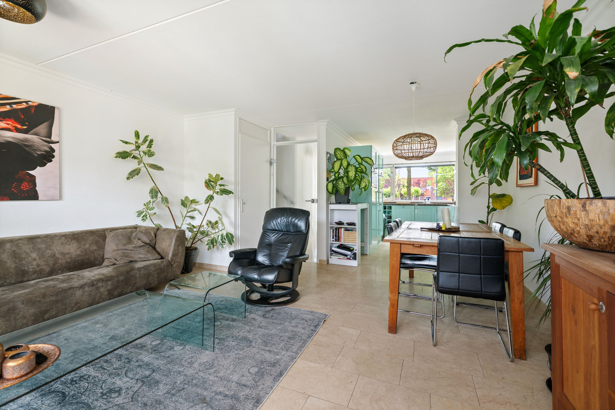 Tussenwoning te koop: Leonard Springerlaan 238, Deventer