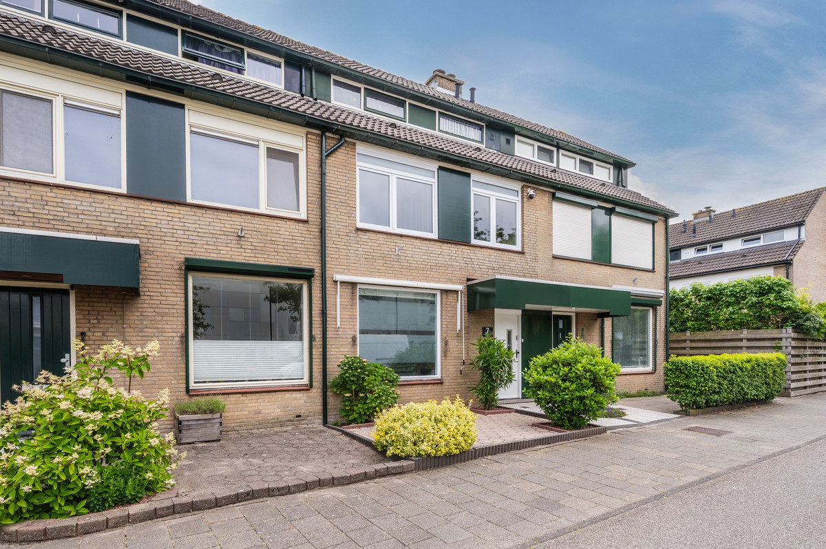 Tussenwoning te koop: Meteoorlaan 7, Alphen Aan Den Rijn