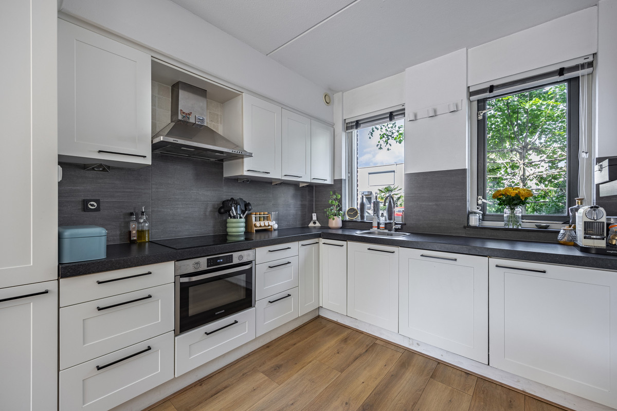 Tussenwoning te koop: Holbeinstraat 161, Almere