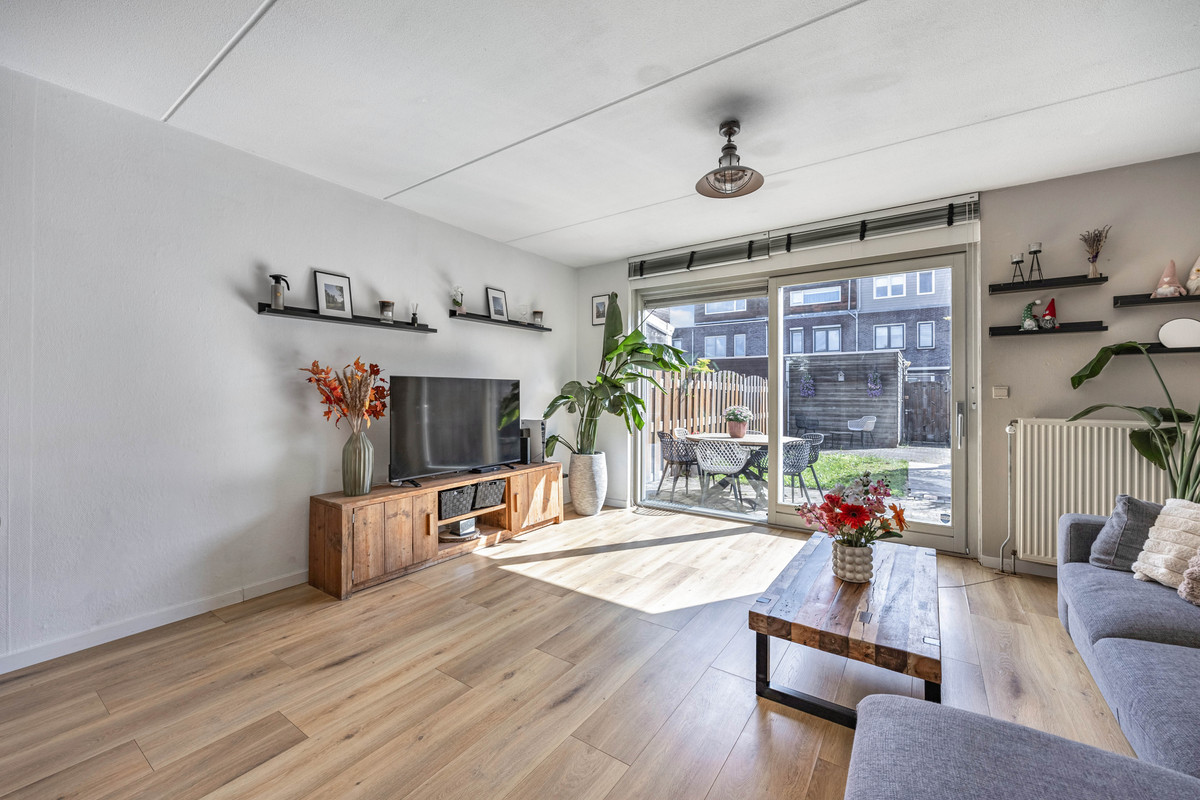 Tussenwoning te koop: Holbeinstraat 161, Almere