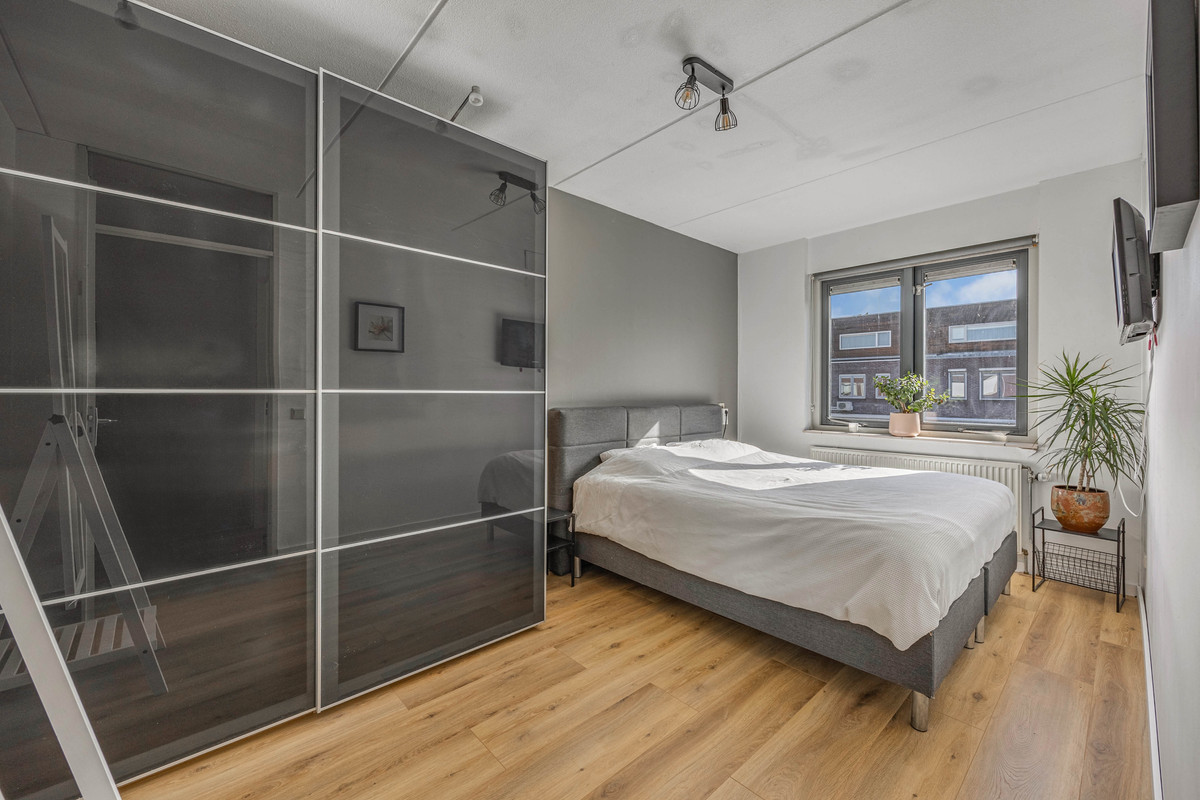 Tussenwoning te koop: Holbeinstraat 161, Almere