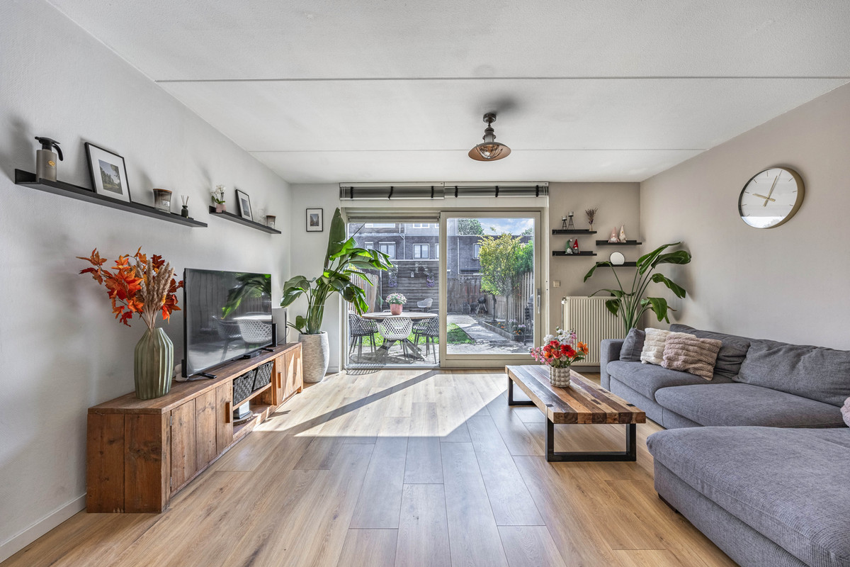 Tussenwoning te koop: Holbeinstraat 161, Almere