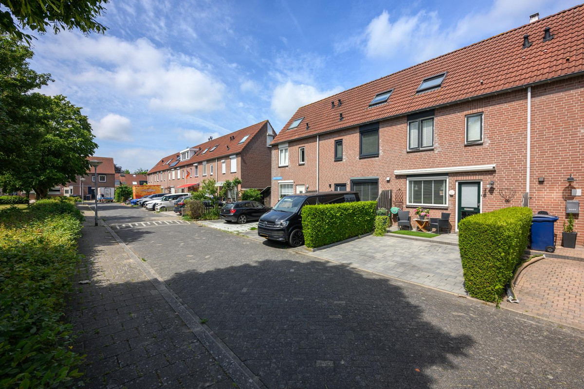 Tussenwoning te koop: Belter Wijdestraat 29, Almere