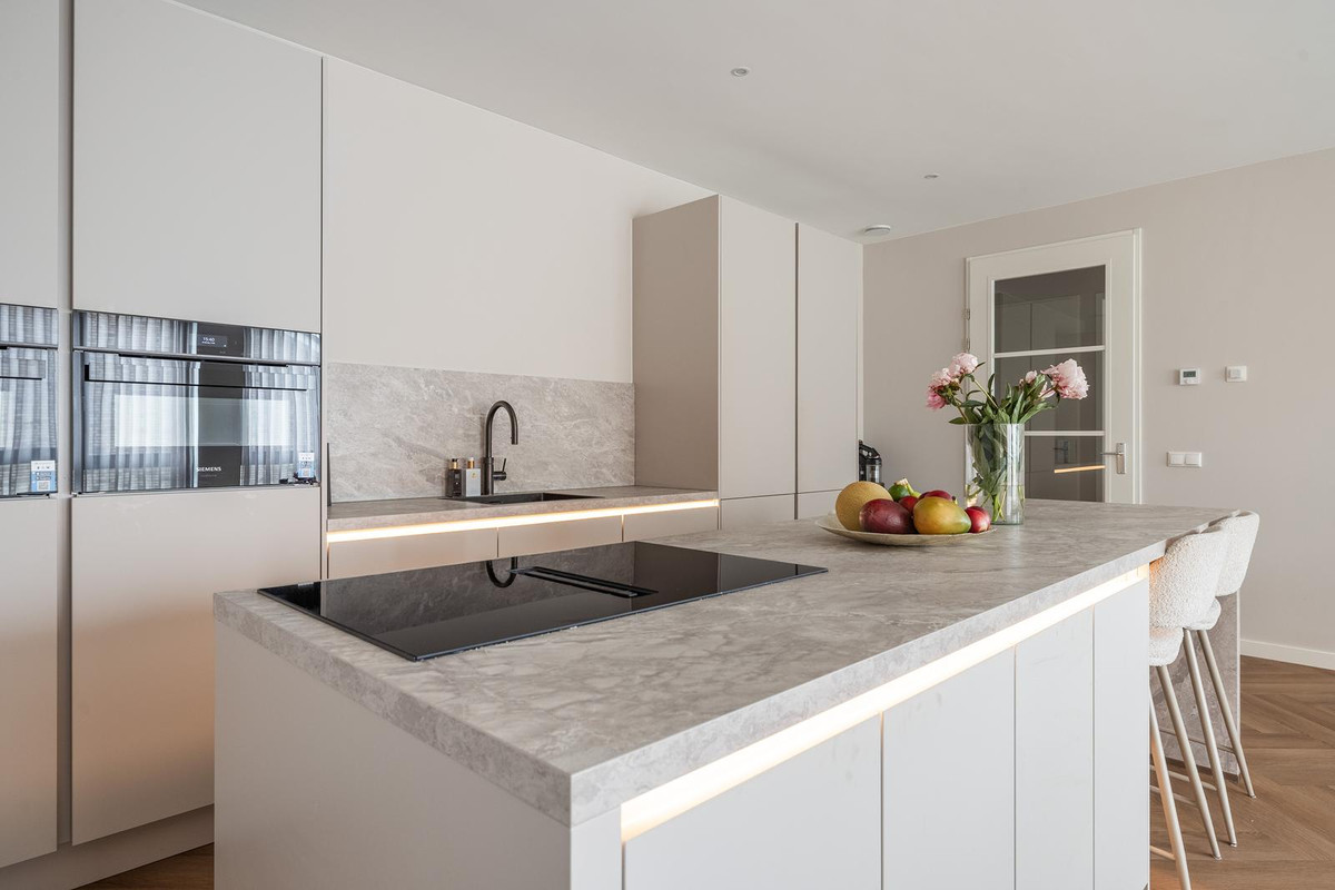 Appartement te koop: Van der Steenhovenplein 14, Dordrecht