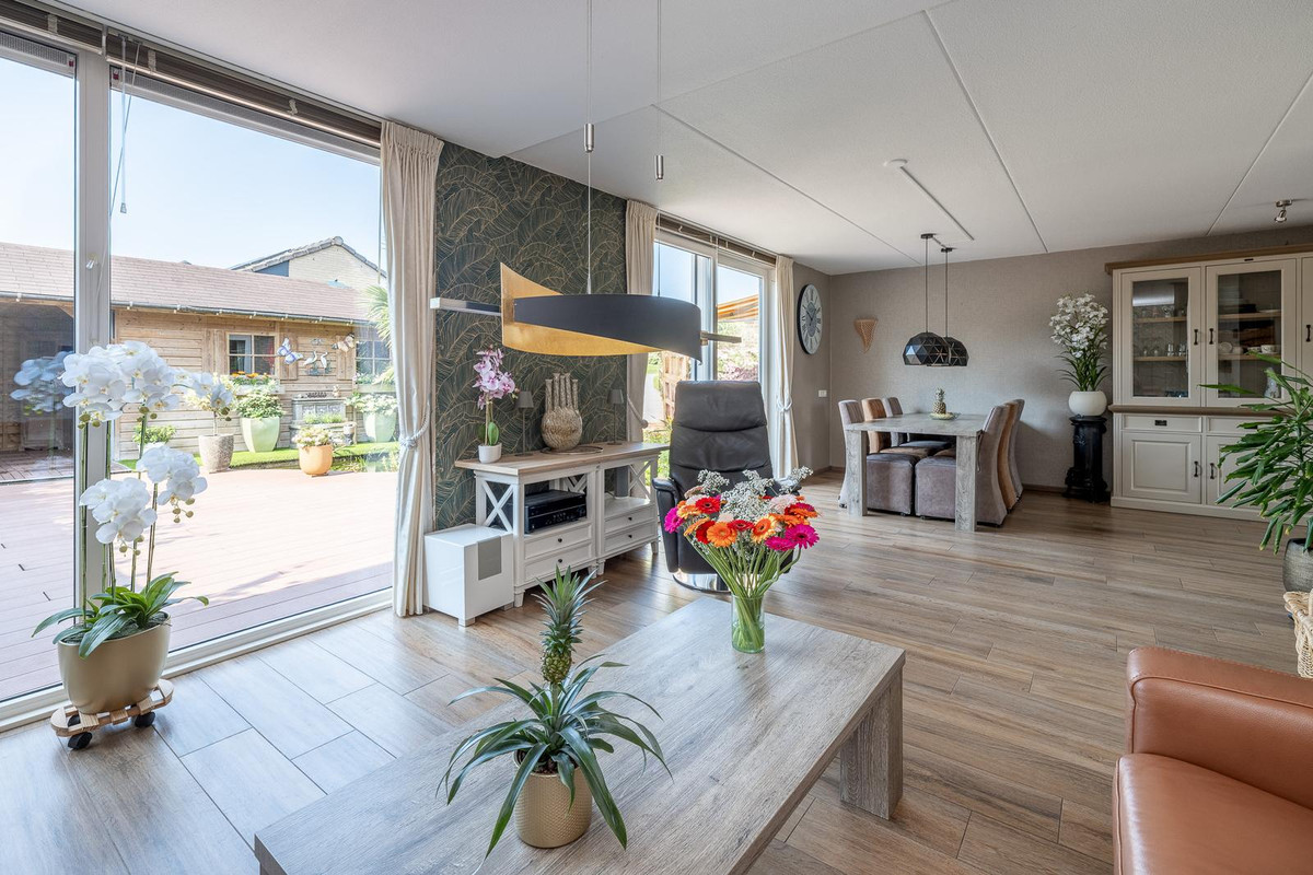 Tussenwoning te koop: Verdistraat 8, Almere
