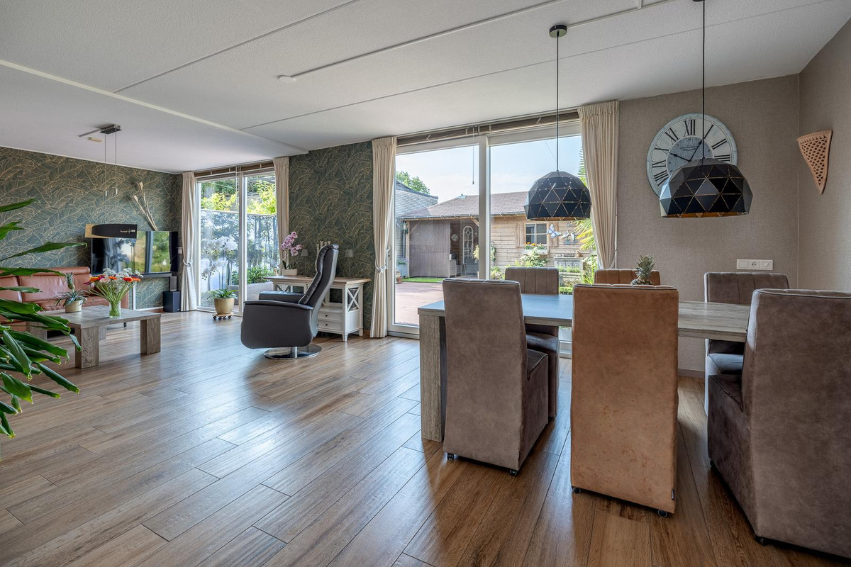 Tussenwoning te koop: Verdistraat 8, Almere