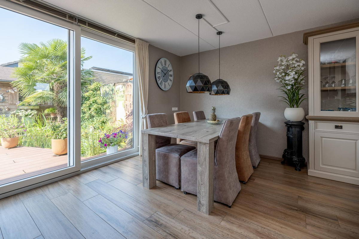 Tussenwoning te koop: Verdistraat 8, Almere