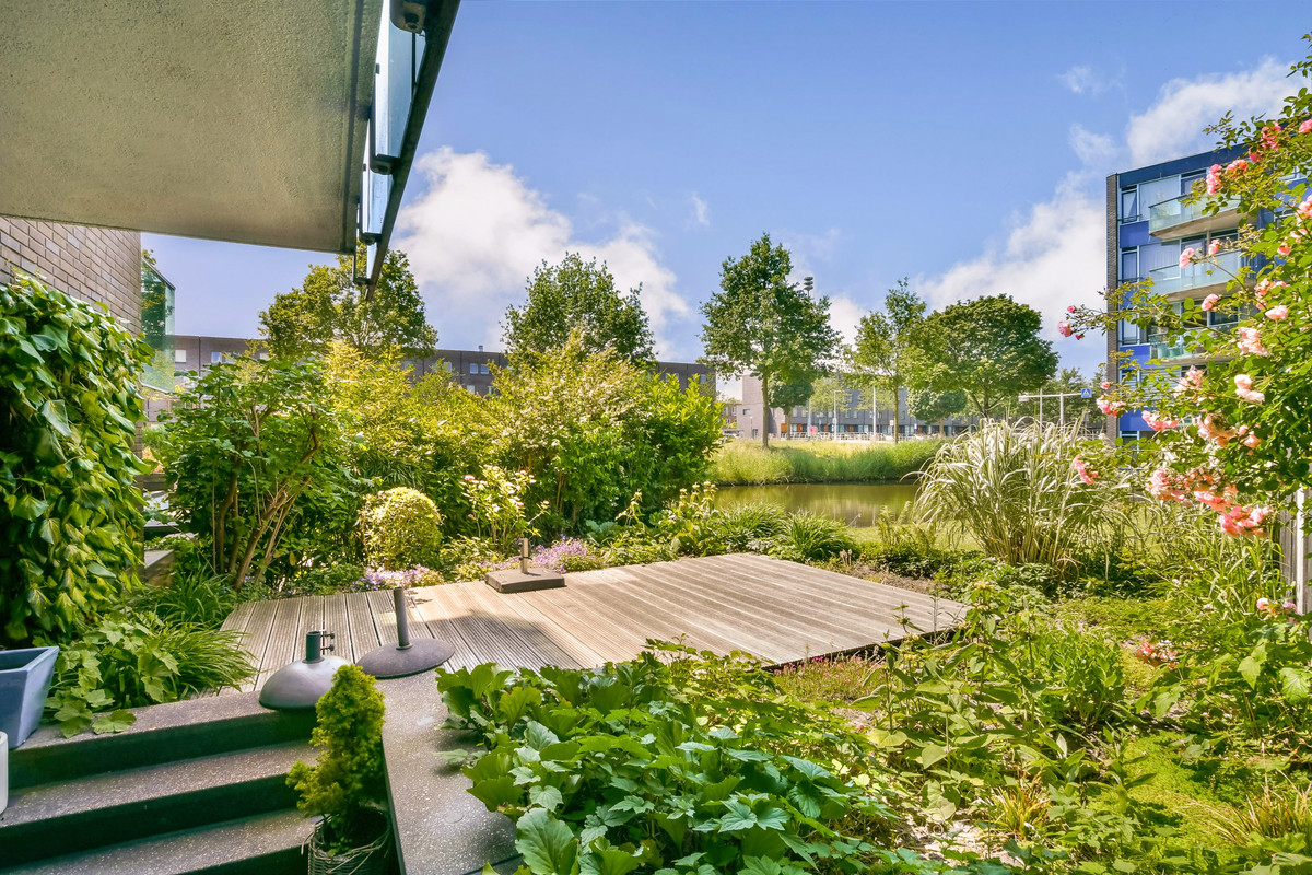 Appartement te koop: Ladogameerhof 277, Amsterdam
