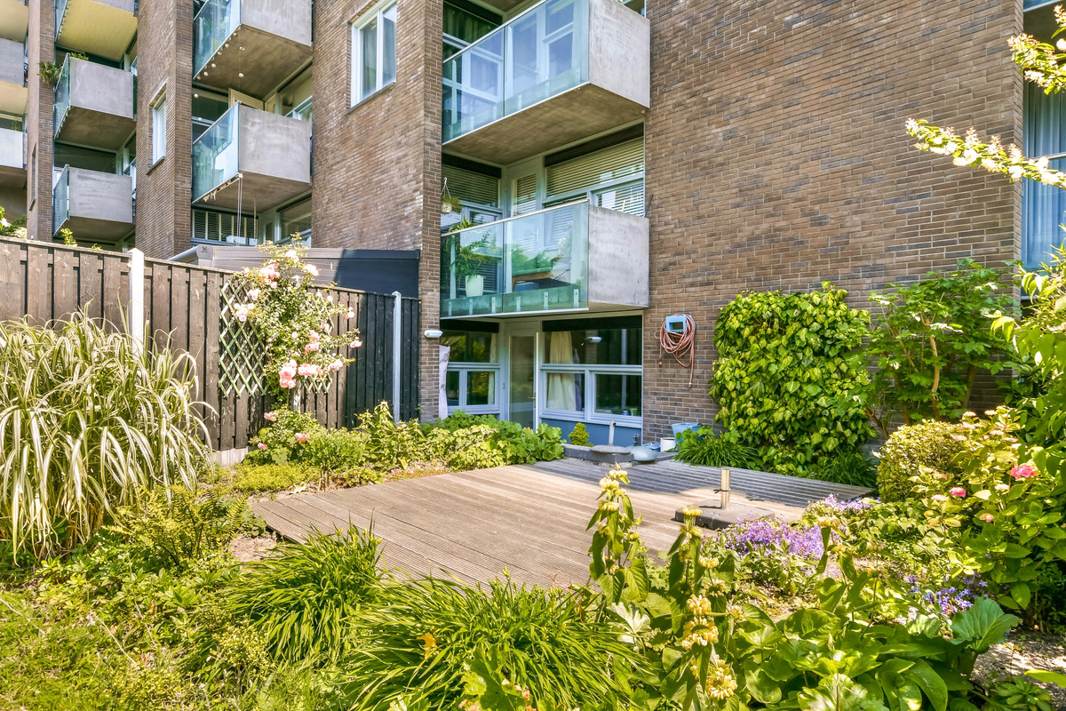 Appartement te koop: Ladogameerhof 277, Amsterdam