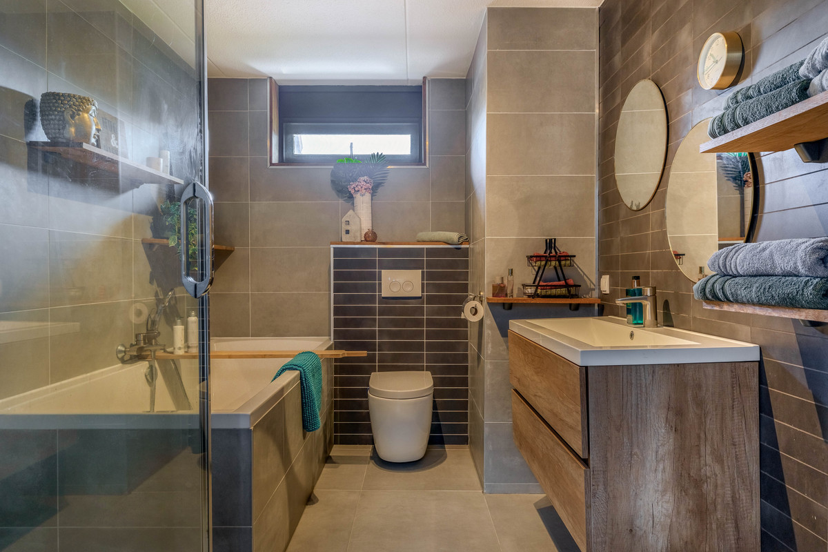 Hoekwoning te koop: Zwaluw 56, Hoogvliet Rotterdam