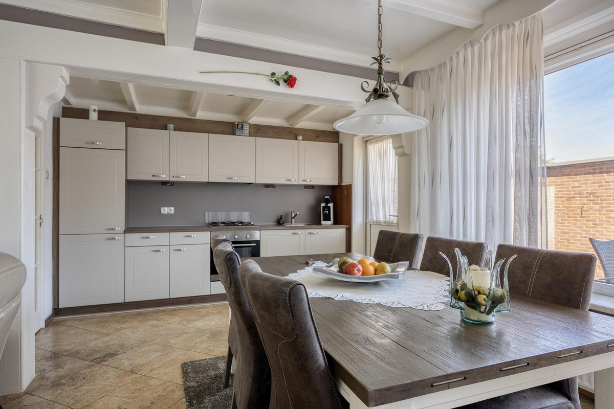 Tussenwoning te koop: Victoriestraat 9, Bergen Op Zoom
