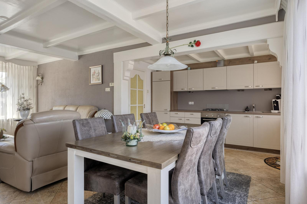Tussenwoning te koop: Victoriestraat 9, Bergen Op Zoom