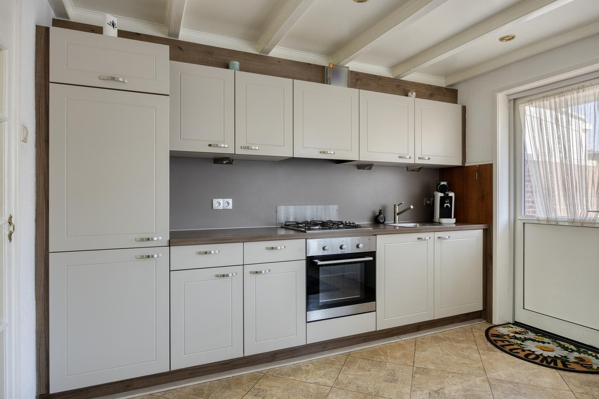 Tussenwoning te koop: Victoriestraat 9, Bergen Op Zoom