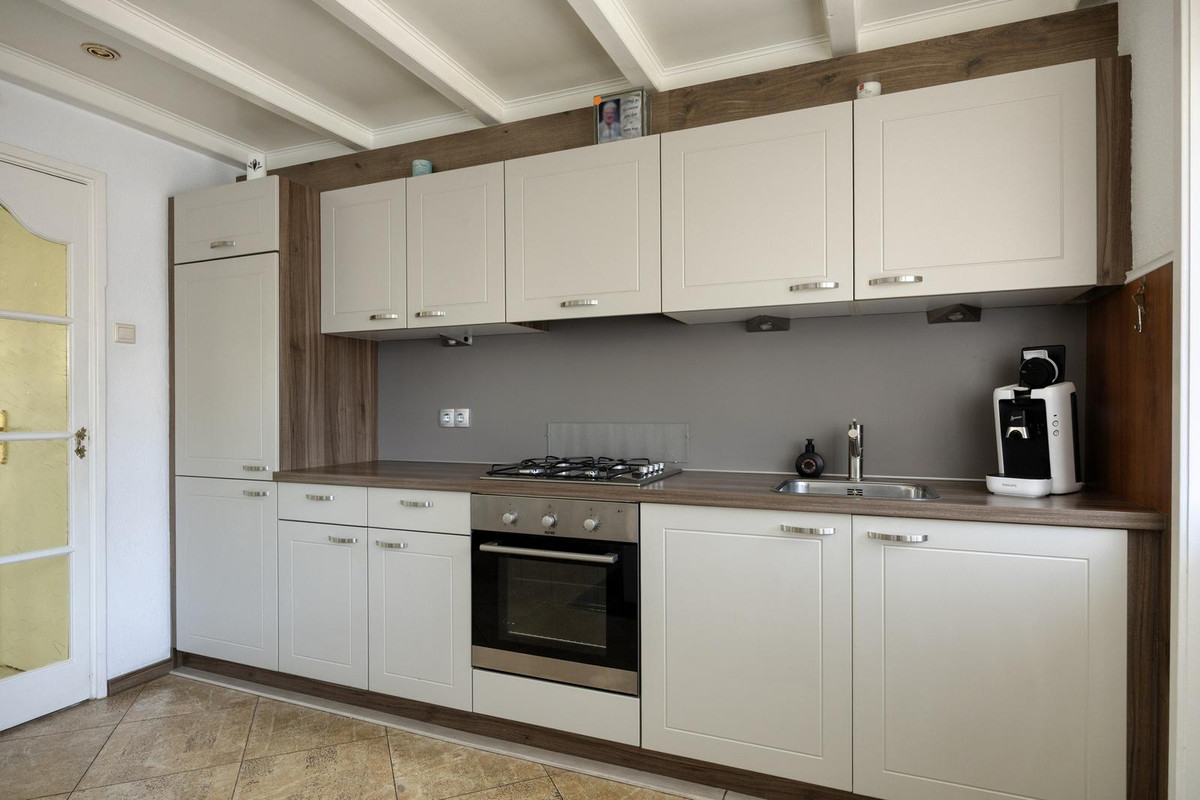 Tussenwoning te koop: Victoriestraat 9, Bergen Op Zoom