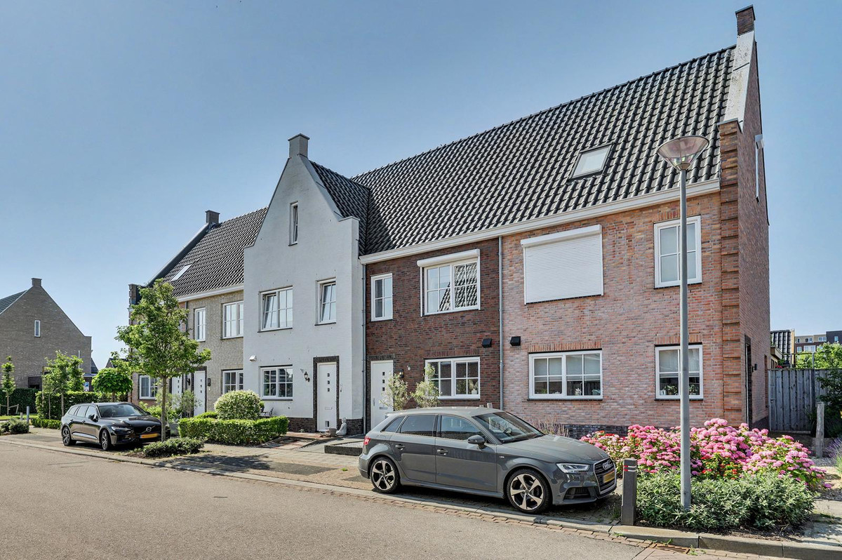 Tussenwoning te koop: Hazenburg 3, Kruiningen