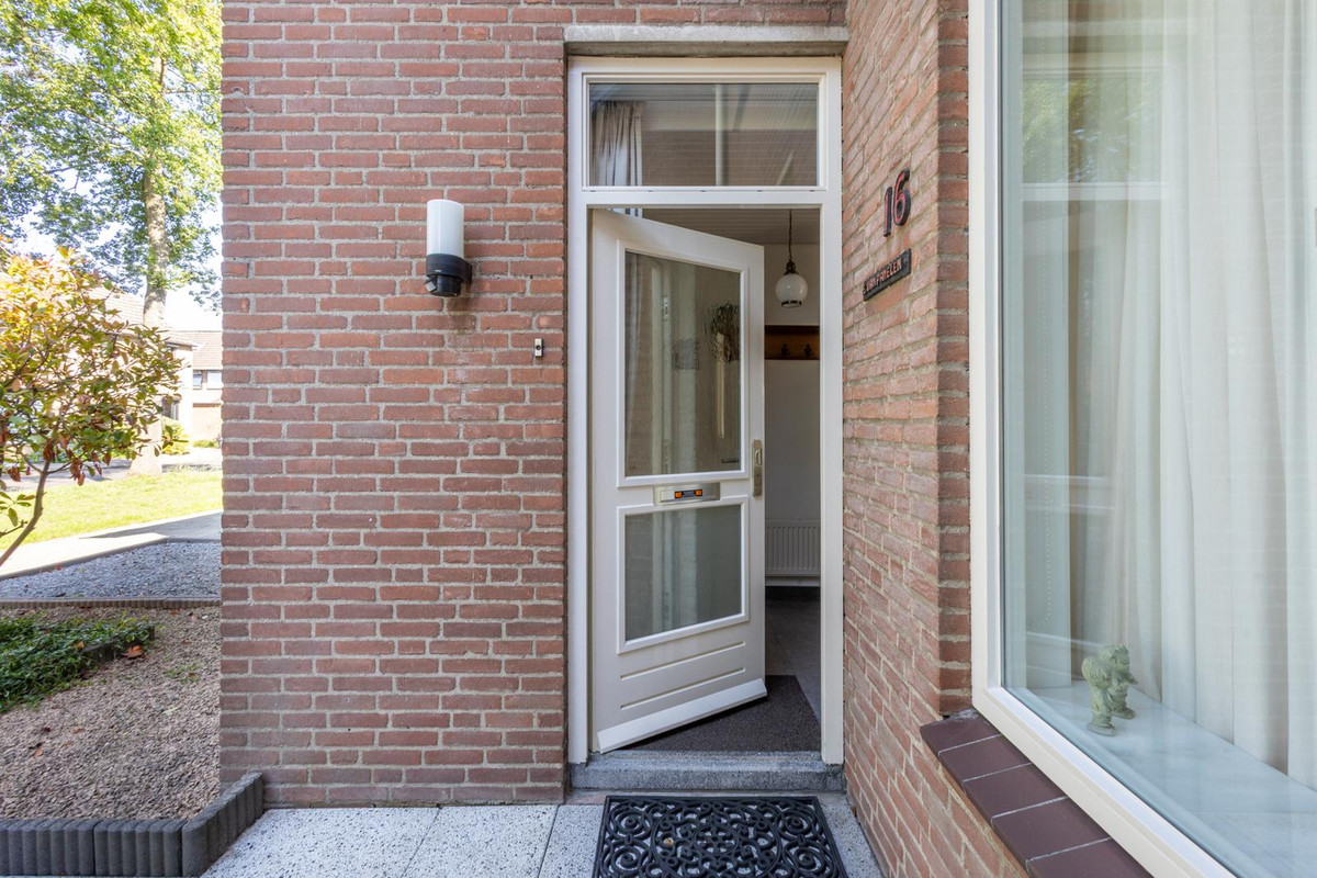 Tussenwoning te koop: Zaanstraat 16, Terneuzen