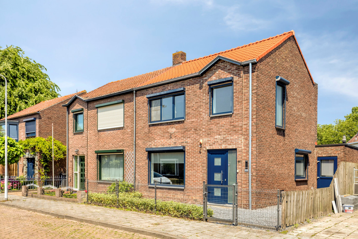 Twee-onder-één-kap te koop: Plataanstraat 10, Sas Van Gent