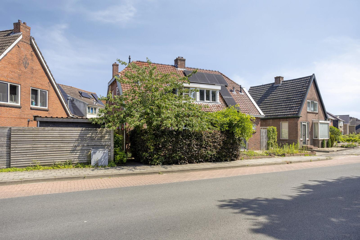 Twee-onder-één-kap te koop: Zuiderveen 2, Winschoten
