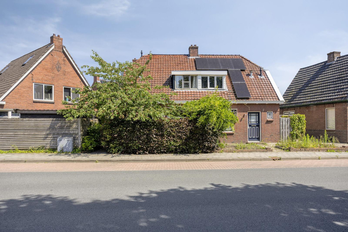 Twee-onder-één-kap te koop: Zuiderveen 2, Winschoten