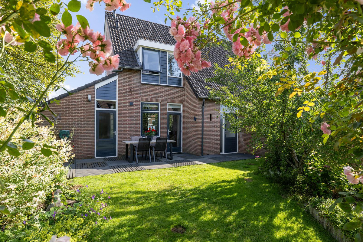 Twee-onder-één-kap te koop: Van Ekelenburgstraat 36, Nieuw-Amsterdam