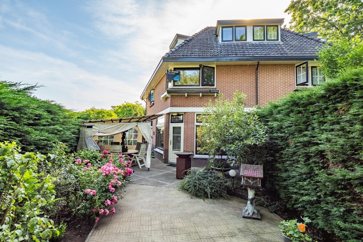 Tussenwoning te koop: Ds. Nahuyslaan 31, Zeist