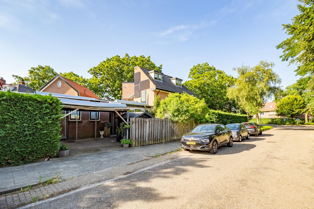 Tussenwoning te koop: Ds. Nahuyslaan 31, Zeist