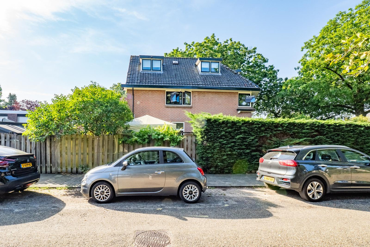 Tussenwoning te koop: Ds. Nahuyslaan 31, Zeist