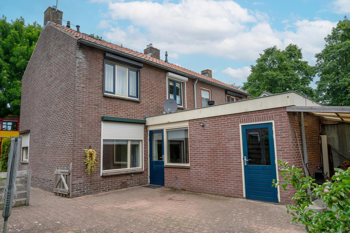 Twee-onder-één-kap te koop: Groen van Prinstererstraat 48, Zelhem