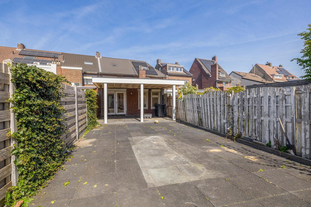 Tussenwoning te koop: Schaesbergerweg 172, Heerlen