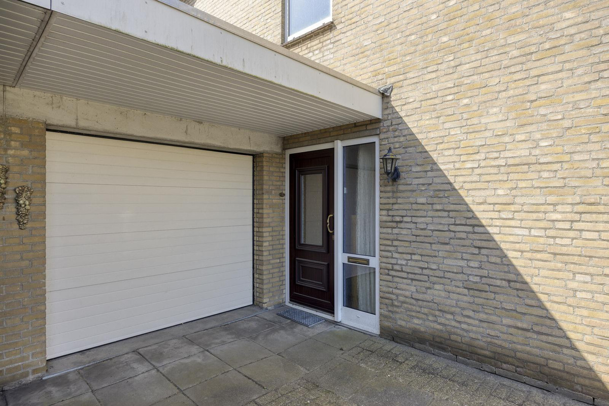 Tussenwoning te koop: Ruusbroecgaarde 131, Oss
