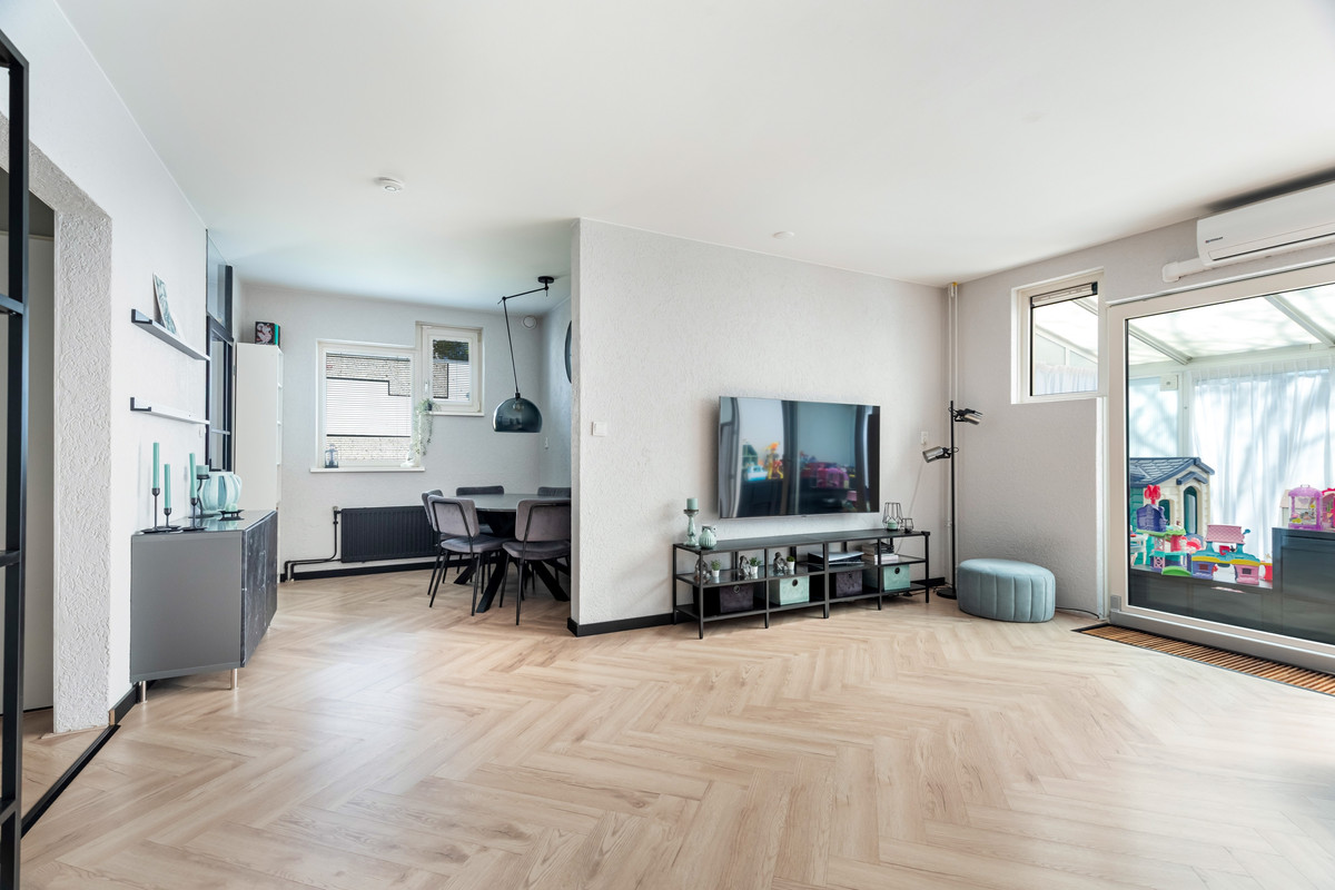 Tussenwoning te koop: Mildenburg 40, Dordrecht