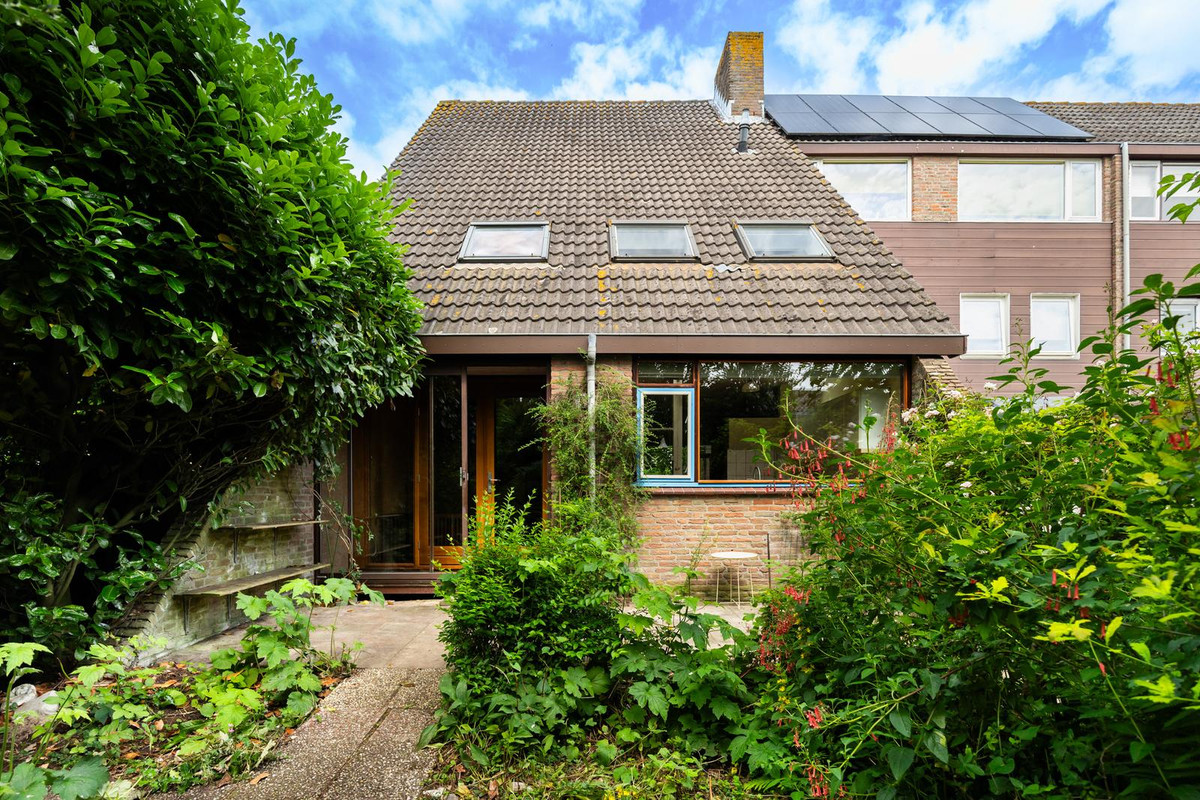Hoekwoning te koop: Weidezoom 14, Moordrecht