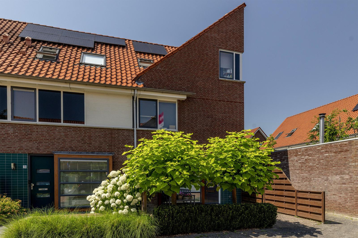 Hoekwoning te koop: Laurens van Kuikstraat 1, Rotterdam