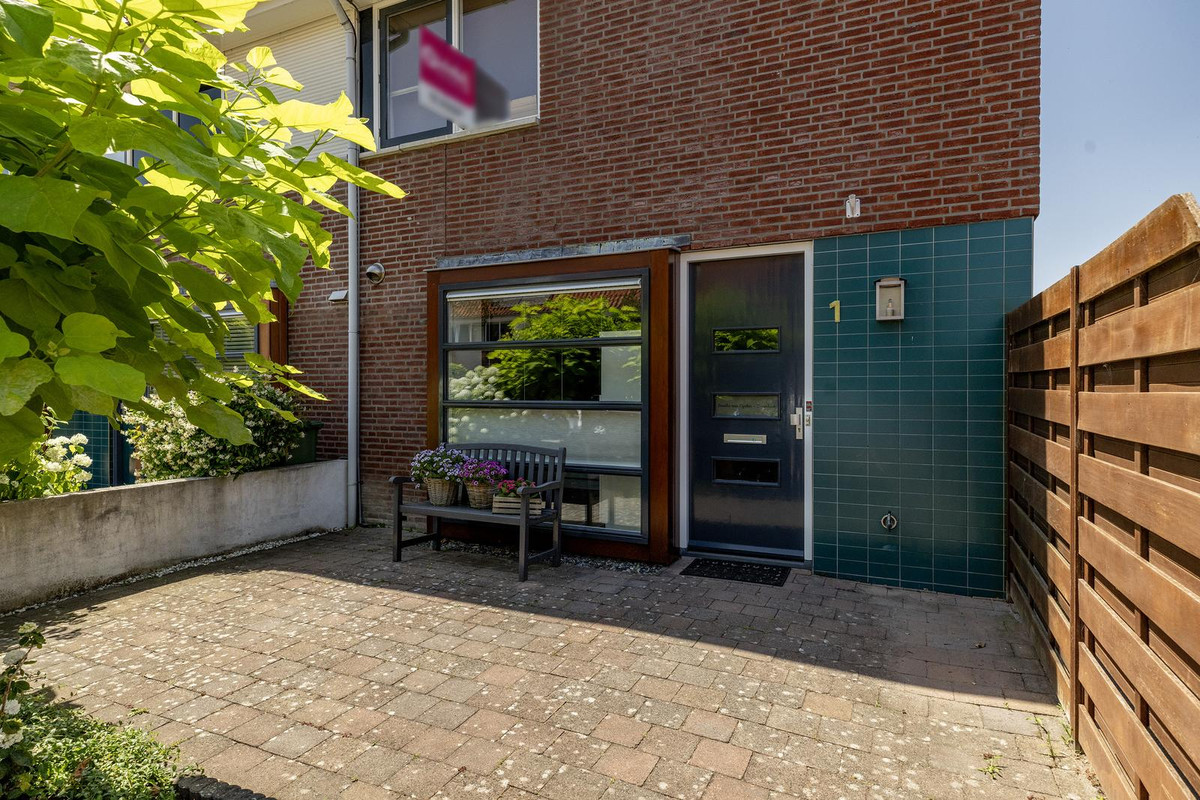Hoekwoning te koop: Laurens van Kuikstraat 1, Rotterdam