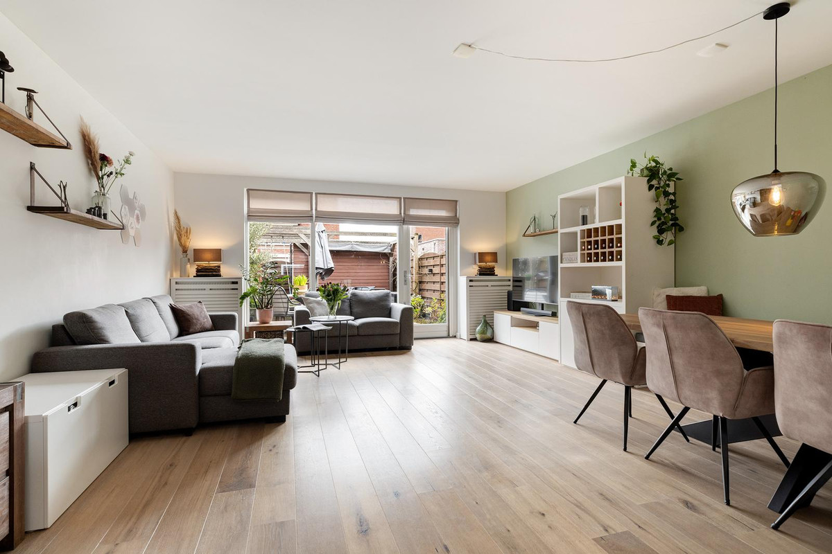 Hoekwoning te koop: Laurens van Kuikstraat 1, Rotterdam