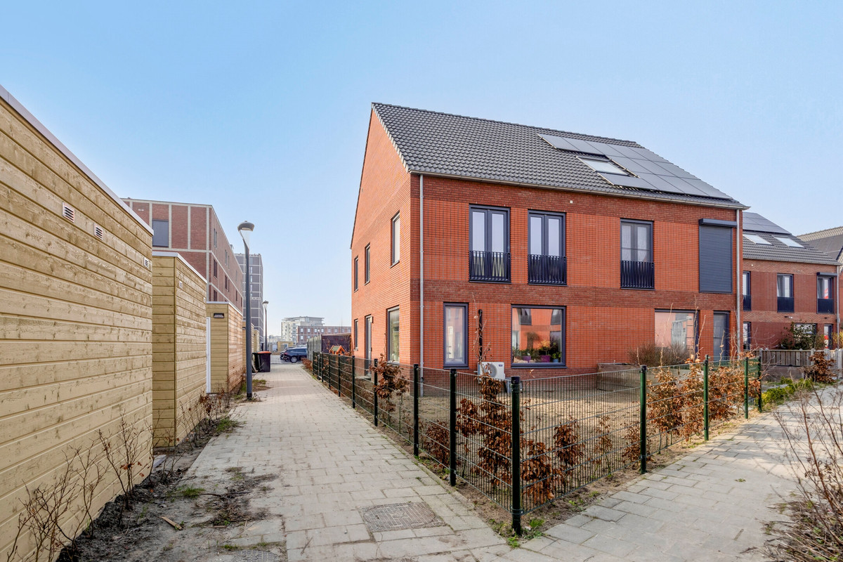 Twee-onder-één-kap te koop: Stalhof 7, Dronten