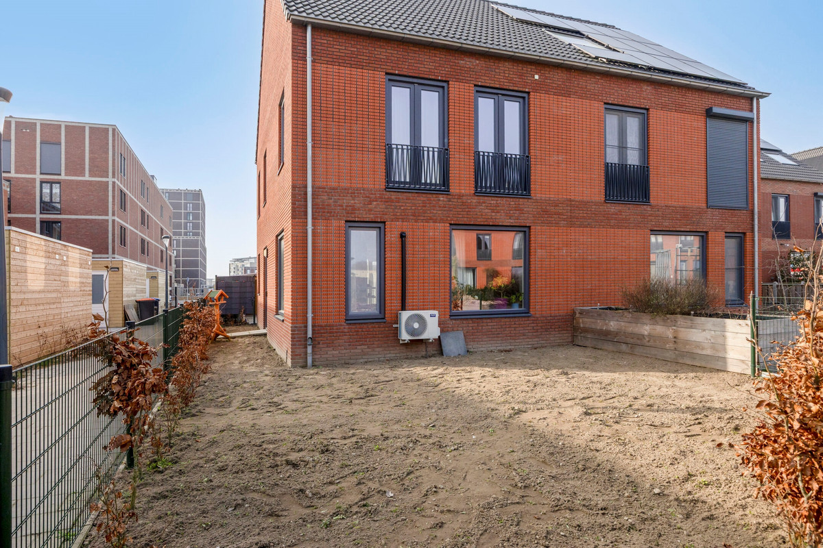 Twee-onder-één-kap te koop: Stalhof 7, Dronten