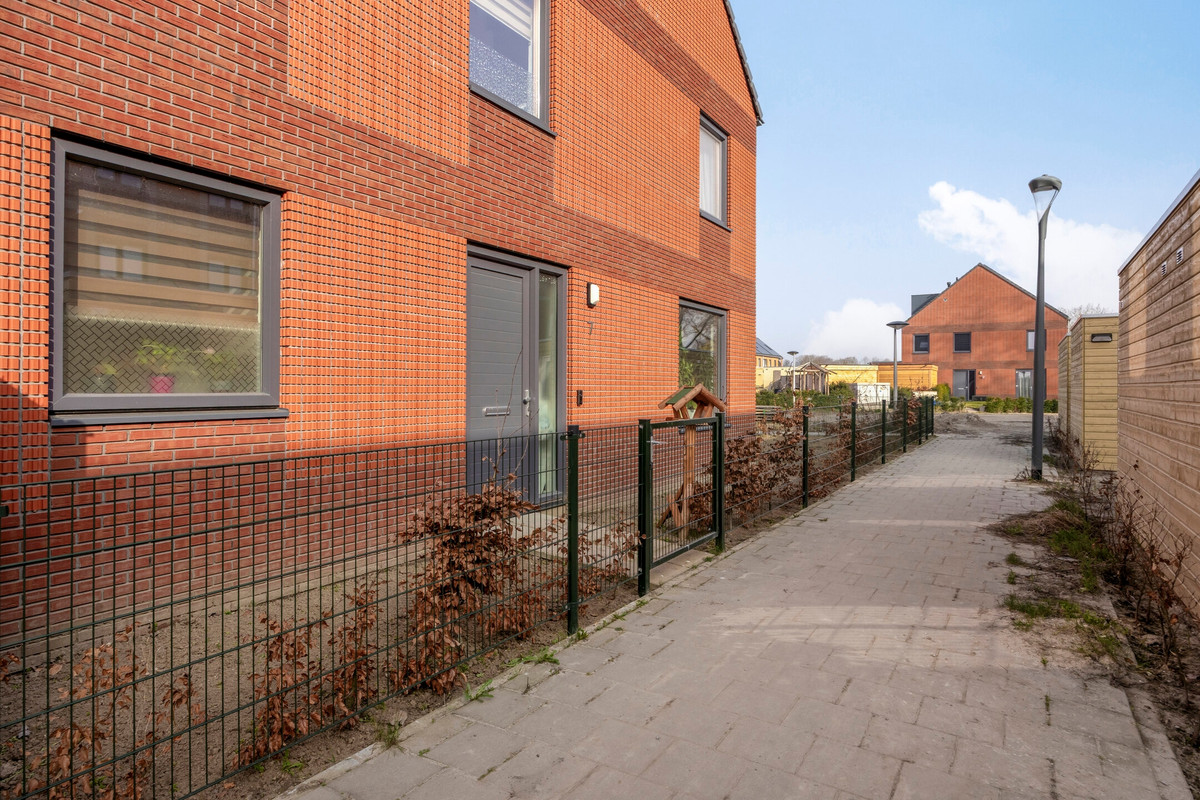 Twee-onder-één-kap te koop: Stalhof 7, Dronten