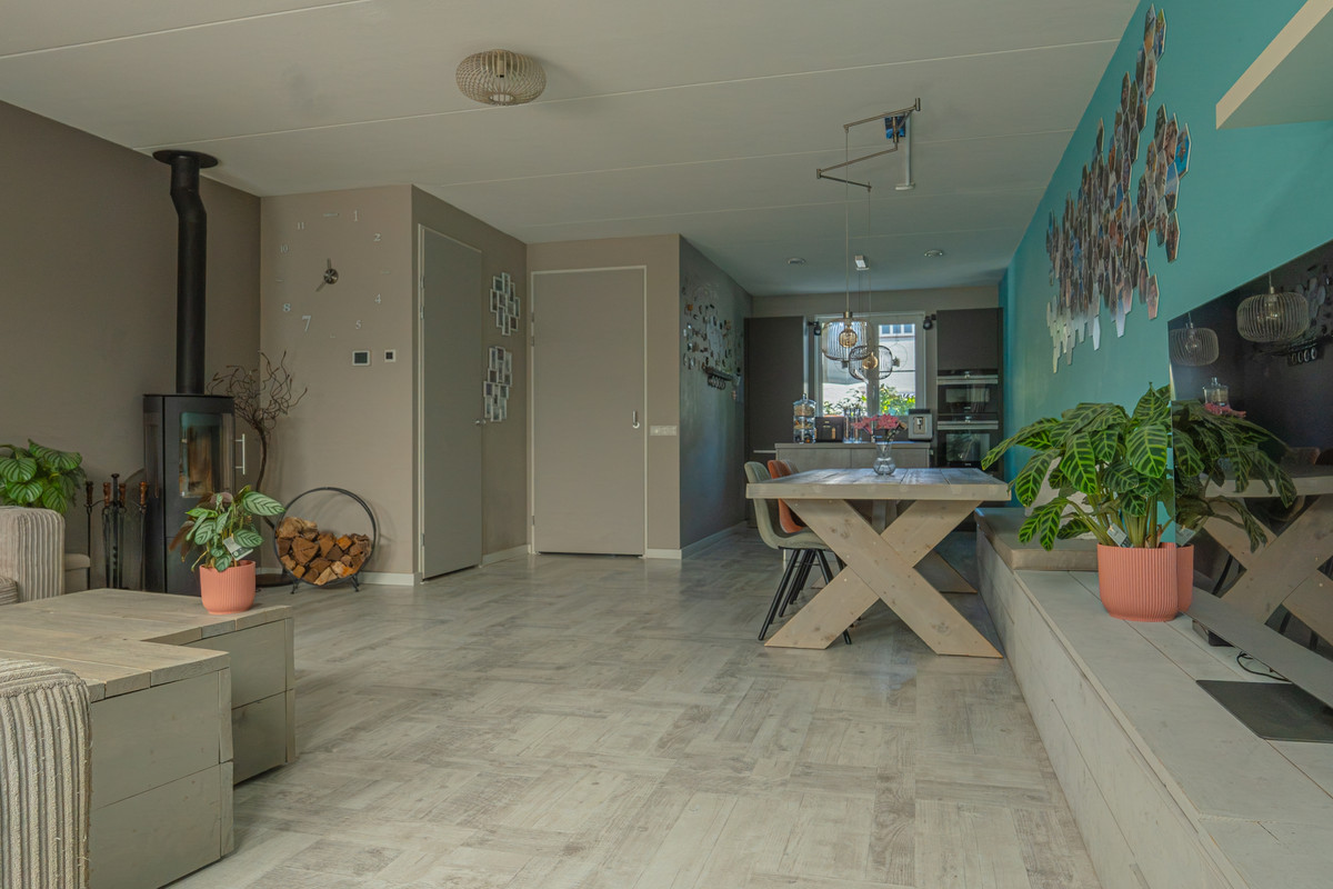 Tussenwoning te koop: Parelvissersstraat 44, Hoogvliet Rotterdam