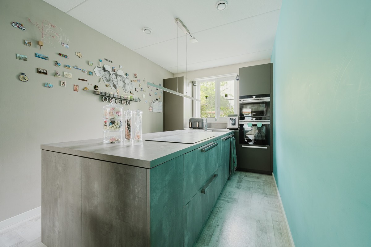 Tussenwoning te koop: Parelvissersstraat 44, Hoogvliet Rotterdam