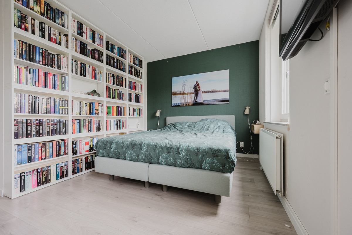 Tussenwoning te koop: Parelvissersstraat 44, Hoogvliet Rotterdam