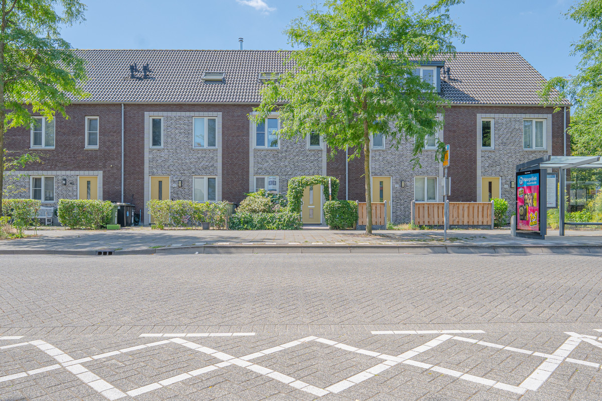 Tussenwoning te koop: Parelvissersstraat 44, Hoogvliet Rotterdam