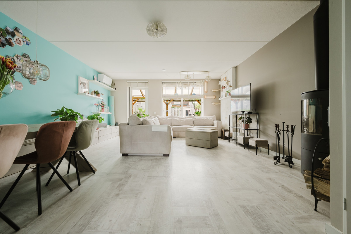 Tussenwoning te koop: Parelvissersstraat 44, Hoogvliet Rotterdam