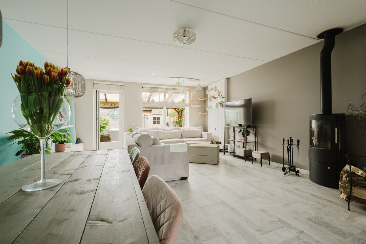 Tussenwoning te koop: Parelvissersstraat 44, Hoogvliet Rotterdam
