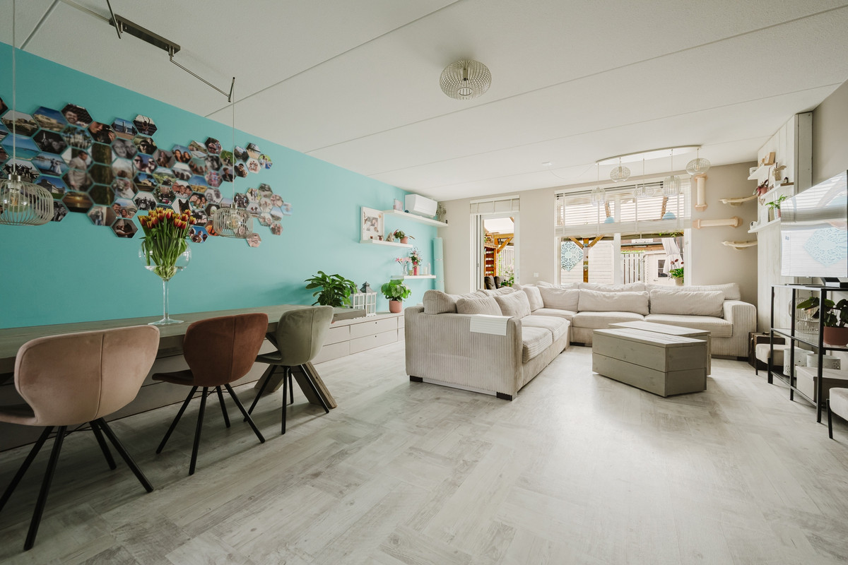 Tussenwoning te koop: Parelvissersstraat 44, Hoogvliet Rotterdam