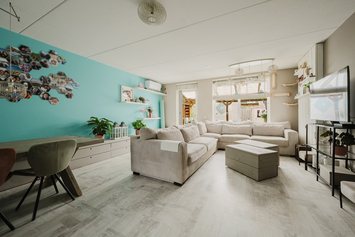 Tussenwoning te koop: Parelvissersstraat 44, Hoogvliet Rotterdam