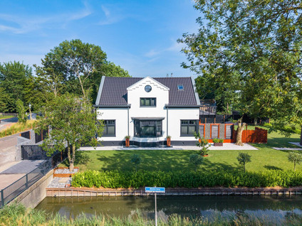 Middenweg 49