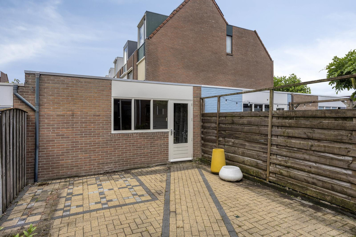 Tussenwoning te koop: Hyacintenveld 51, Bergen Op Zoom