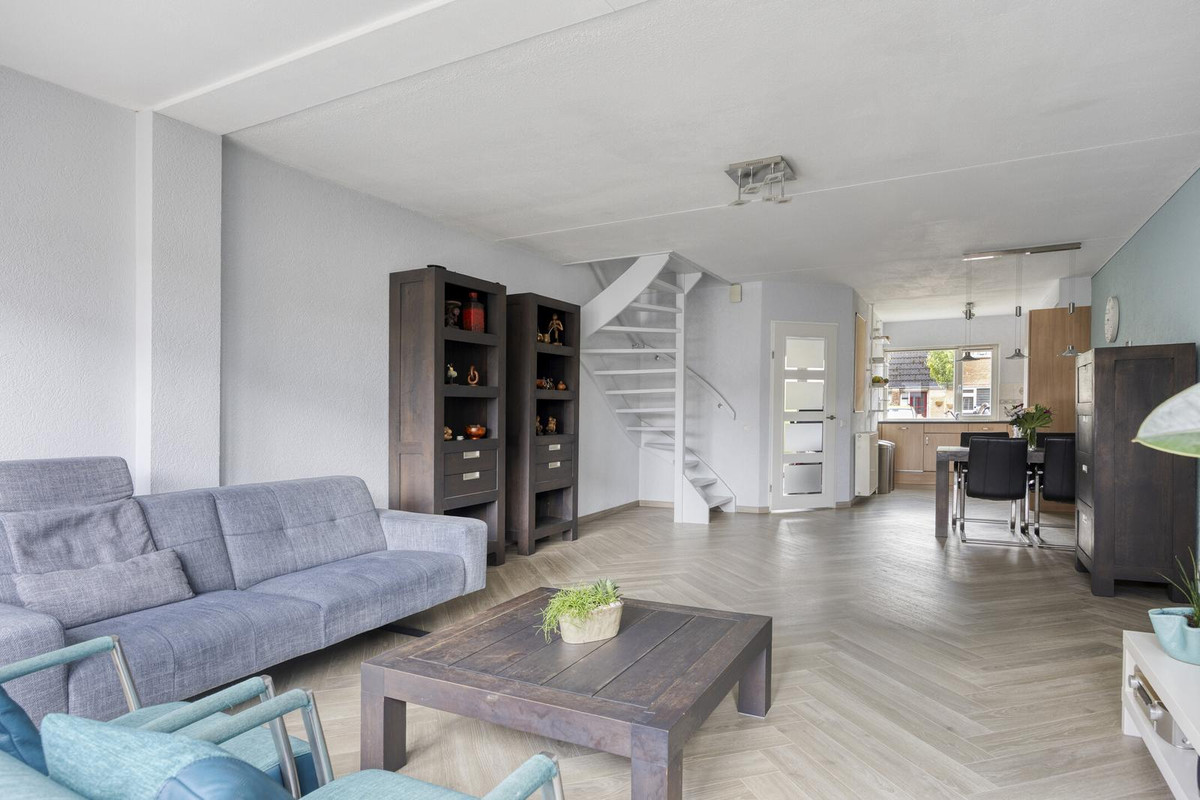 Tussenwoning te koop: Hyacintenveld 51, Bergen Op Zoom